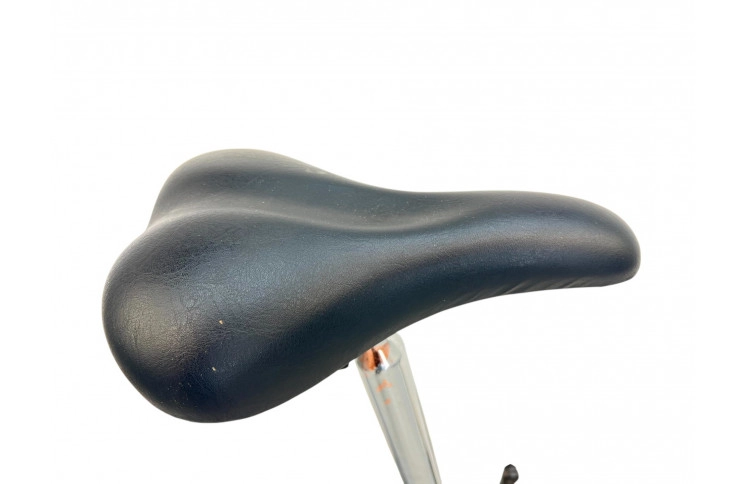 Bicycle On The Road/st/gray/20/f26