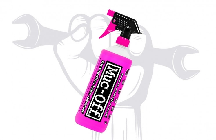 Reiniging van de fiets zonder gebruik van hogedrukreiniger. Reinigingsmiddelen en verbruiksmaterialen worden apart in rekening gebracht.